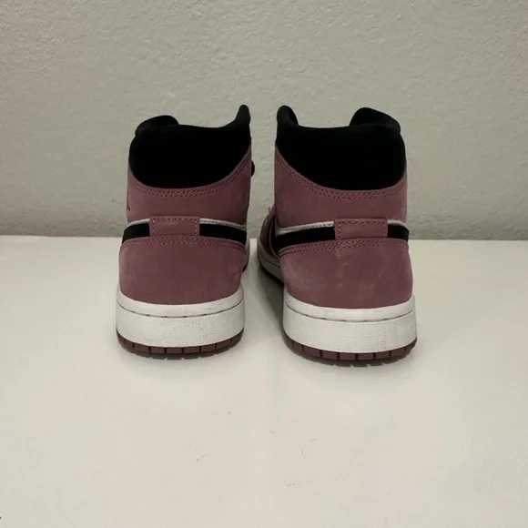 Jordan 1 in Mauve and Black - Picture 4 of 6